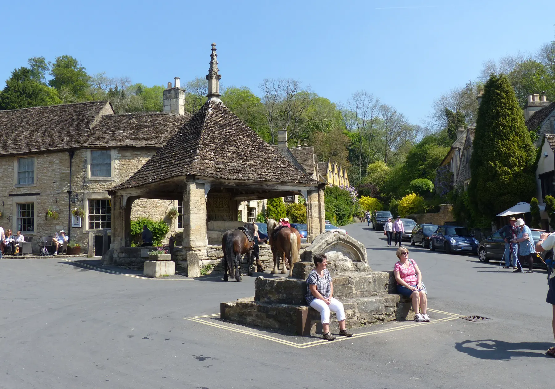 Market Cross w centrum Castle Combe